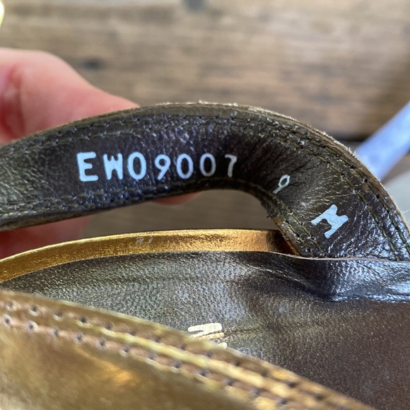 New Stuart Weitzman Metallic Peep Toe Block Heels - Picture 12 of 16